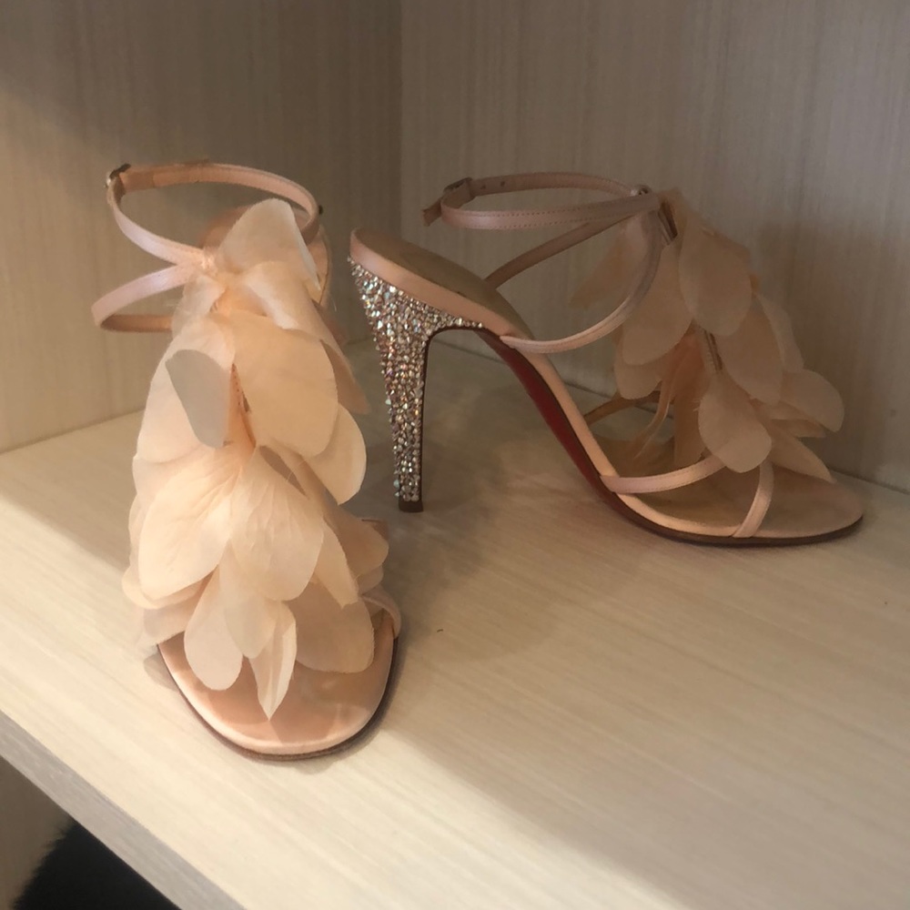 Christian Louboutin 36.5 strass shoe